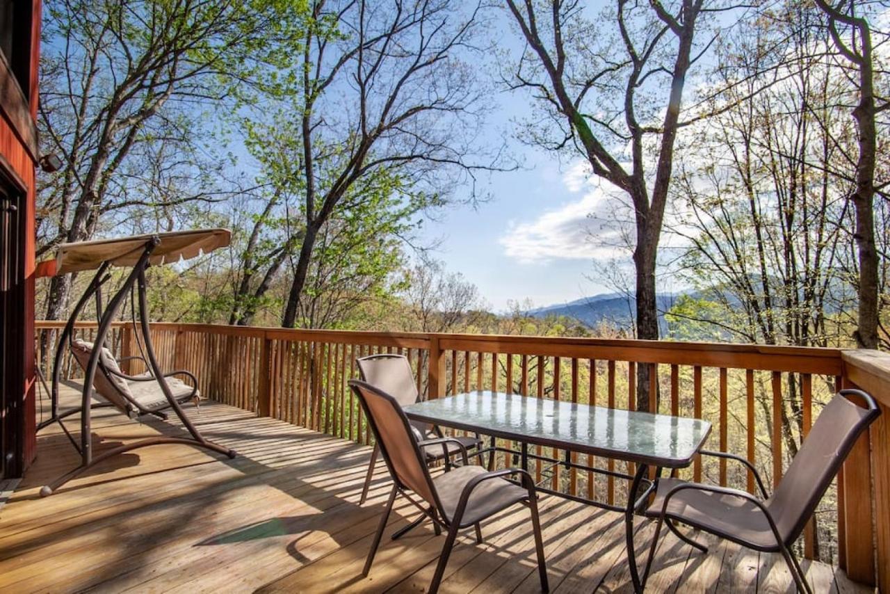 Bear View Chalet With Hot Tub And Near Ober Гатлинбург Экстерьер фото