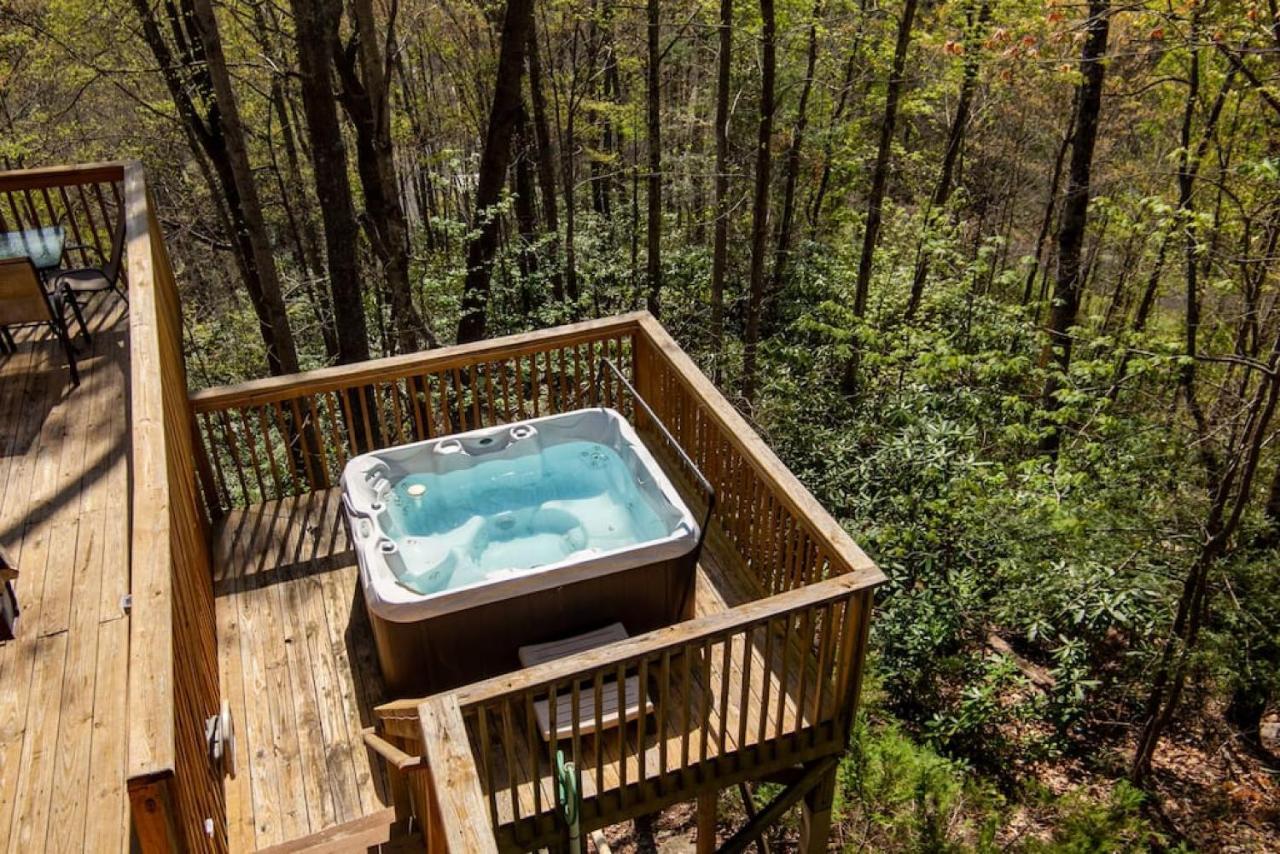 Bear View Chalet With Hot Tub And Near Ober Гатлинбург Экстерьер фото
