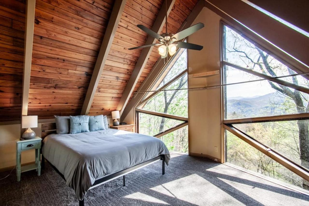 Bear View Chalet With Hot Tub And Near Ober Гатлинбург Экстерьер фото