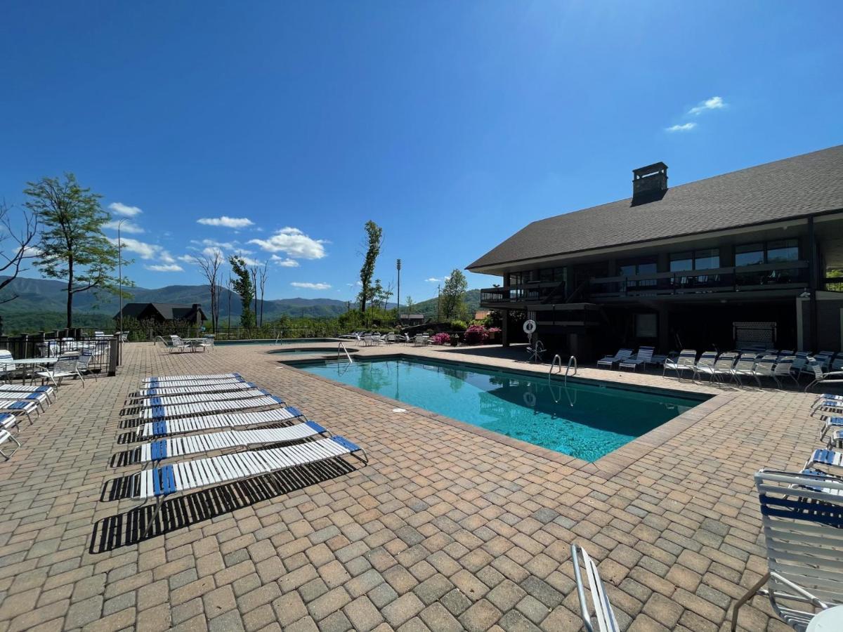 Bear View Chalet With Hot Tub And Near Ober Гатлинбург Экстерьер фото