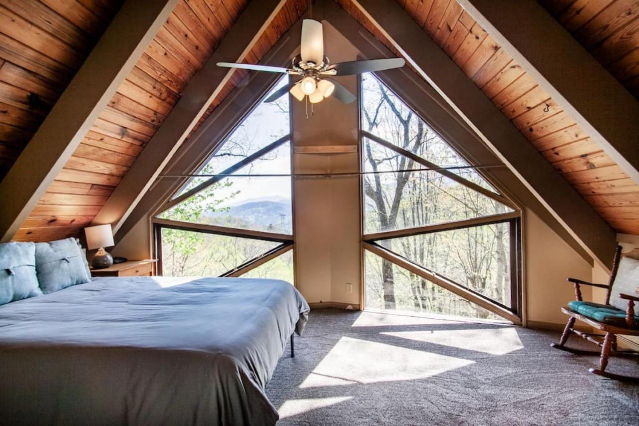 Bear View Chalet With Hot Tub And Near Ober Гатлинбург Экстерьер фото